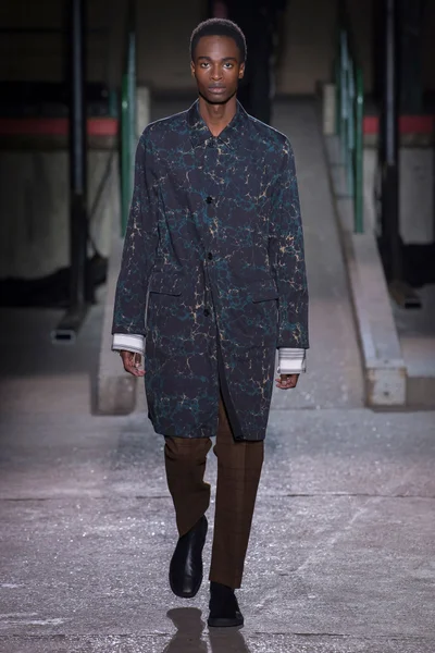 Look 17